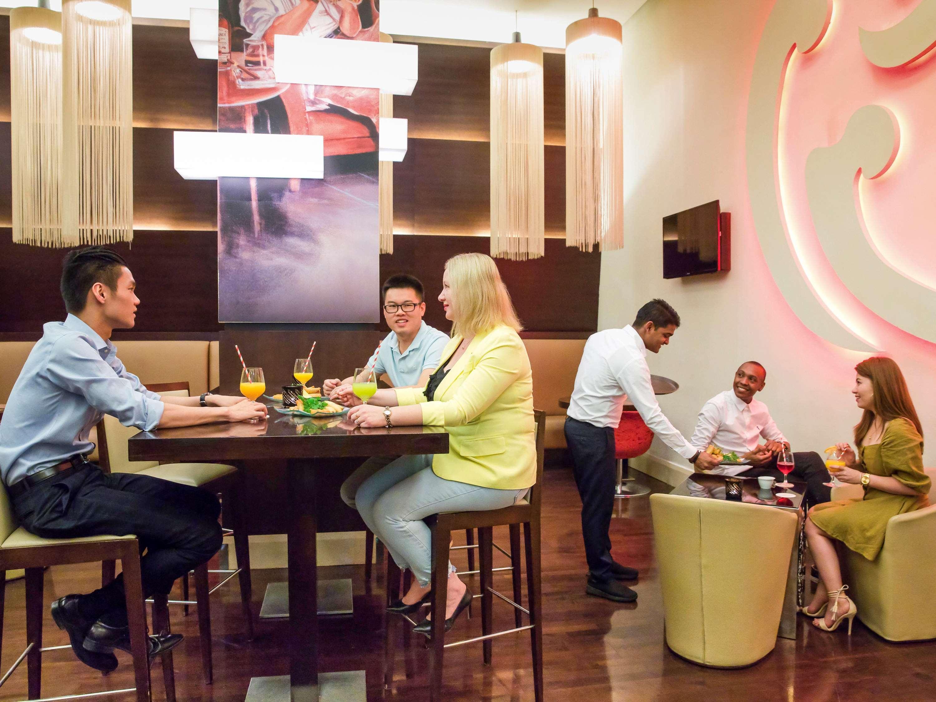 Novotel Deira Creekside Dubaj Kültér fotó