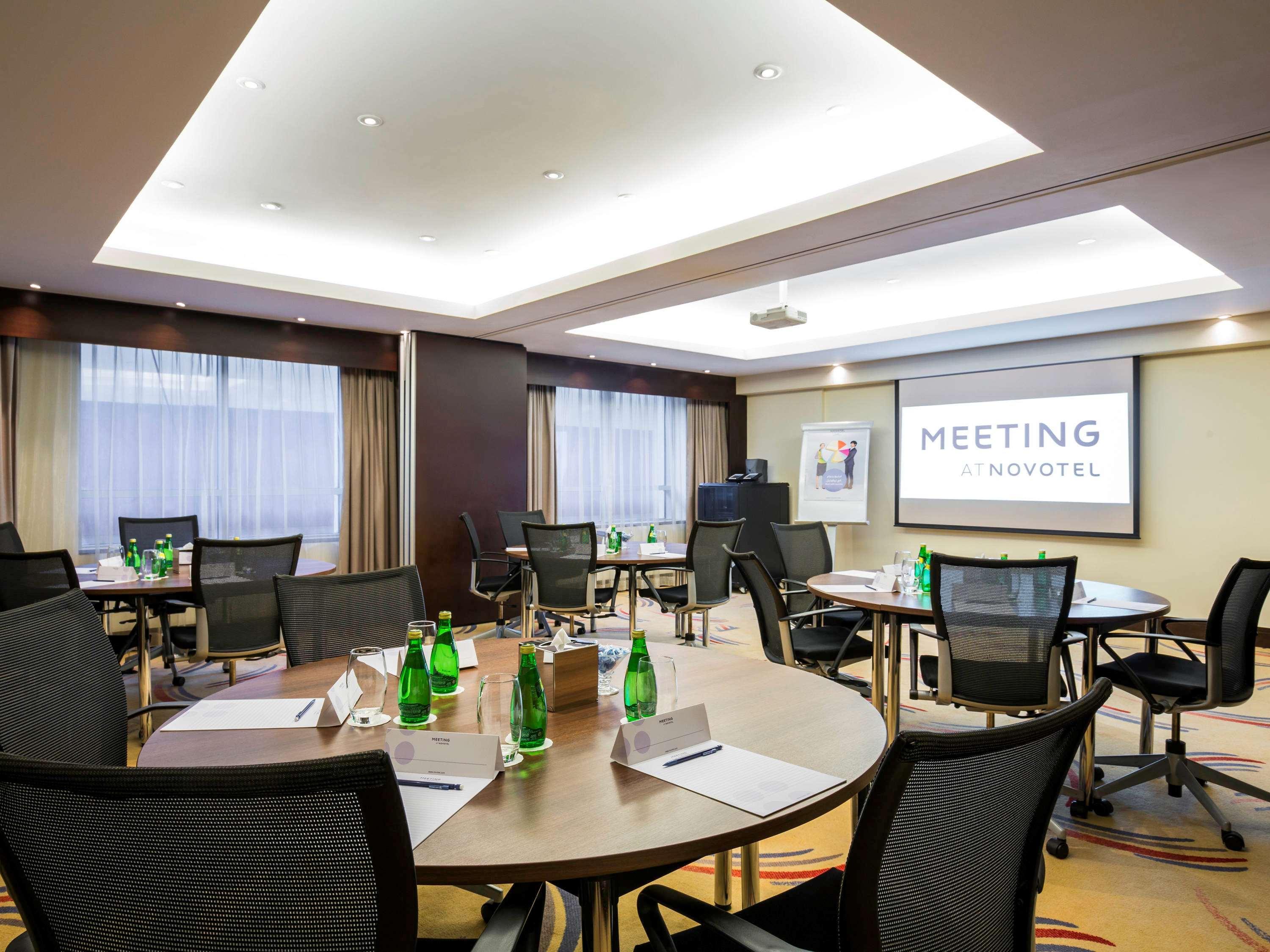 Novotel Deira Creekside Dubaj Kültér fotó